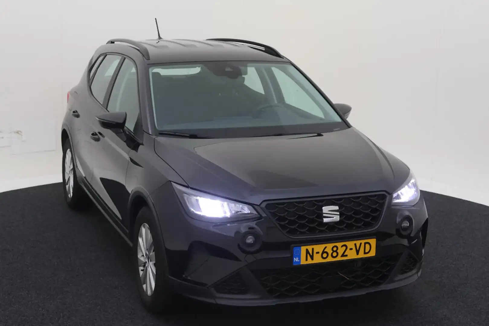 SEAT Arona 1.0 TSI 96pk Style / Trekhaak / Apple Carplay Nero - 2