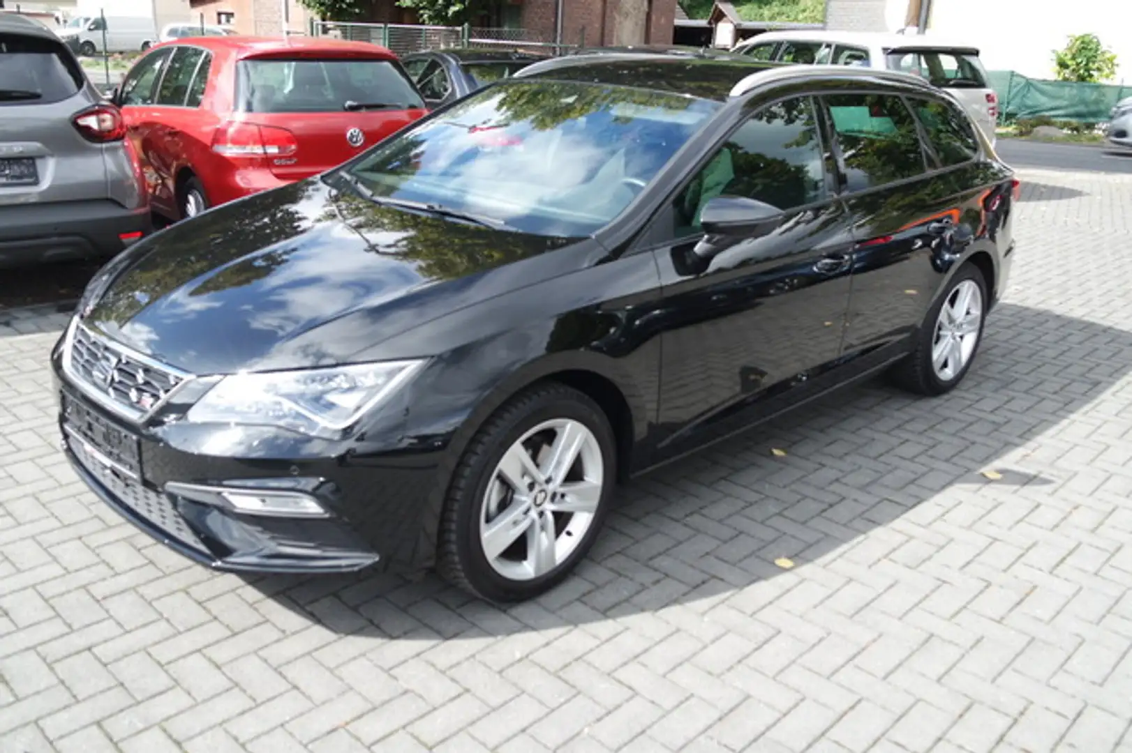 SEAT Leon ST FR ERDGAS LED NAVI LED RFK ACC BEATS Schwarz - 2