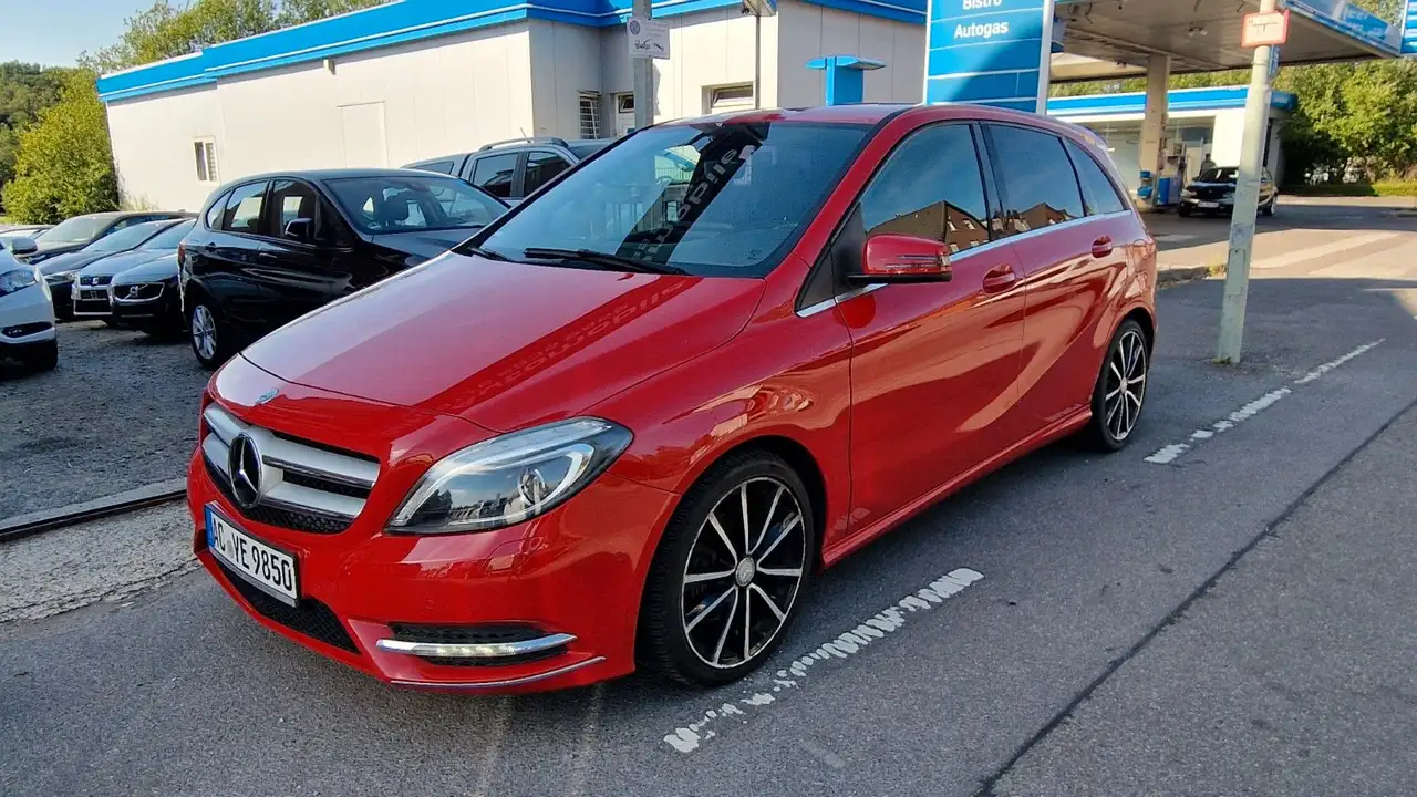 Mercedes-Benz B 180