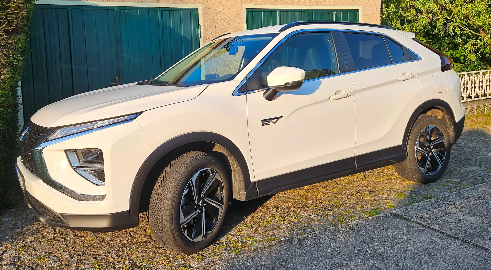 Mitsubishi Eclipse Cross Eclipse Cross Plug-In Hybrid 4WDBasis Weiß - 1