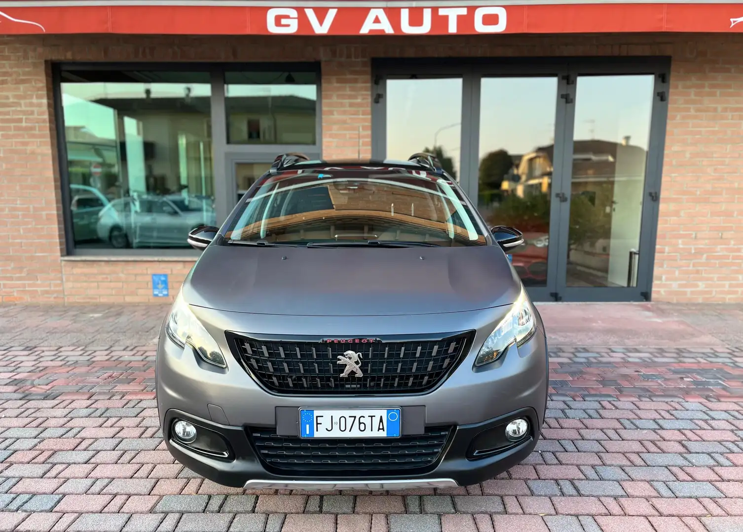Peugeot 2008 1.6 Bluehdi Black Matt Grigio - 2