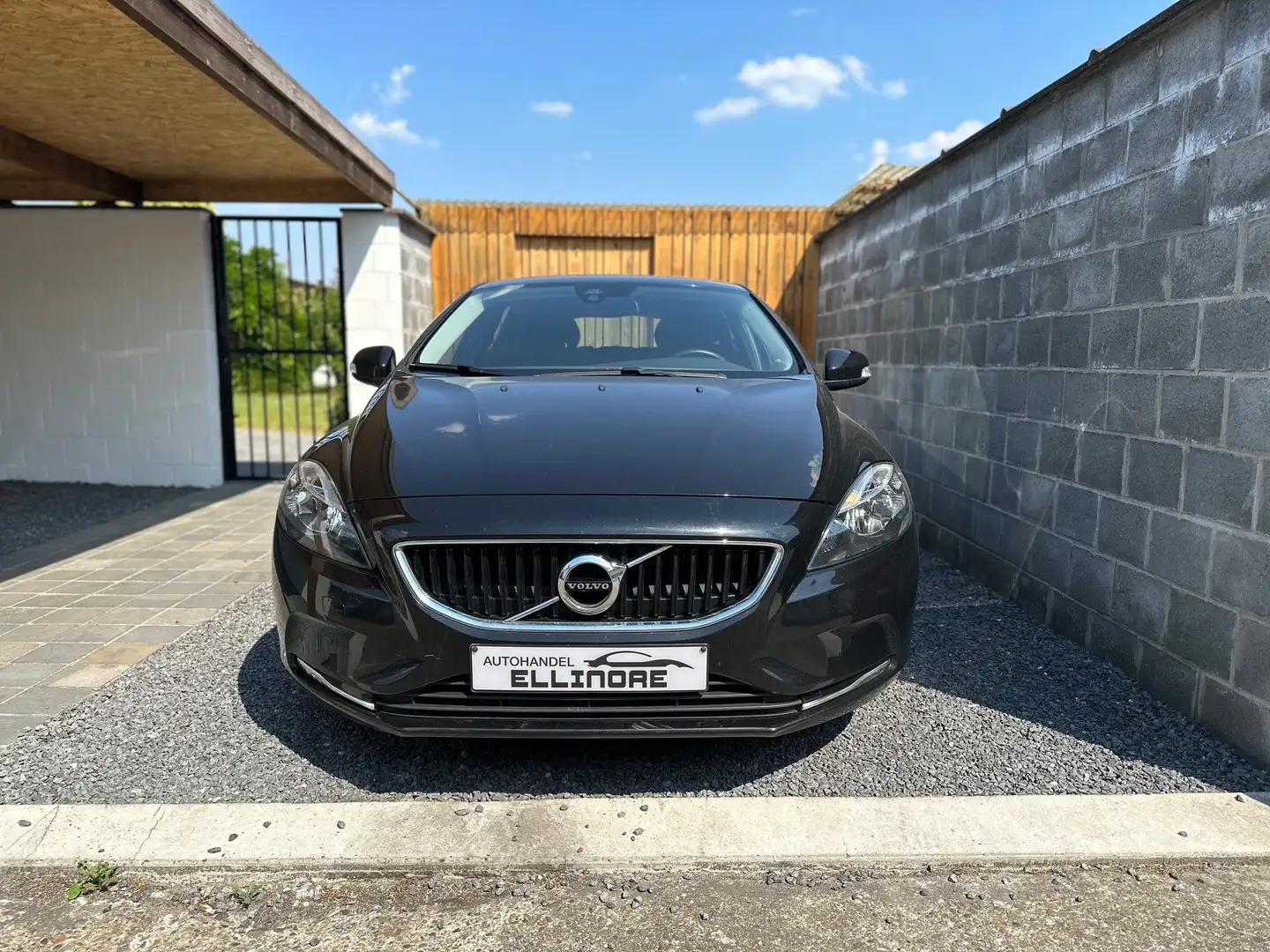 Volvo V40 2.0 D2 Eco Kinetic Led Navi BT Pdc Euro6b Zwart - 2