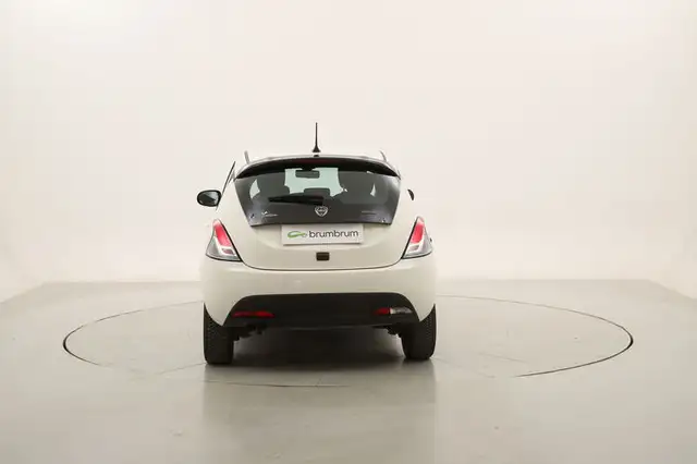 Lancia Ypsilon view 4