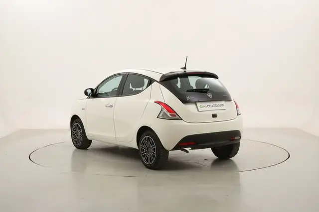 Lancia Ypsilon view 3