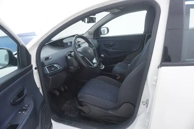 Lancia Ypsilon view 10