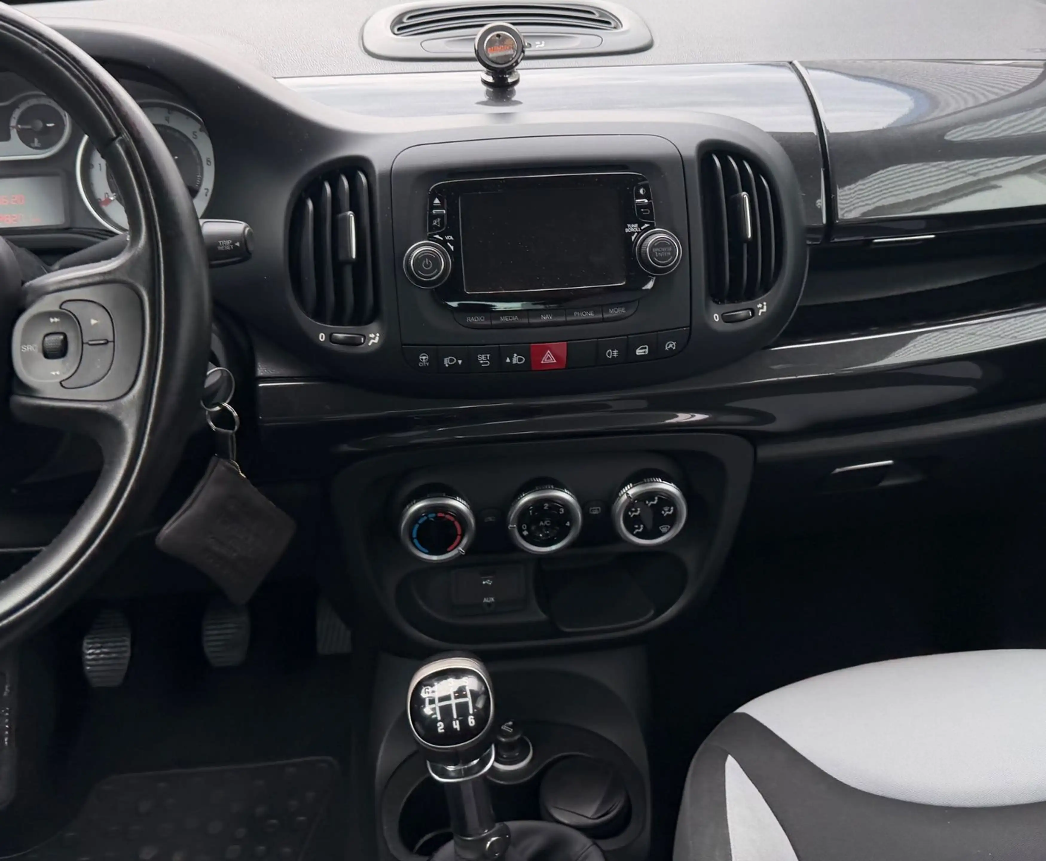 Fiat 500L Pop Star — photo 9