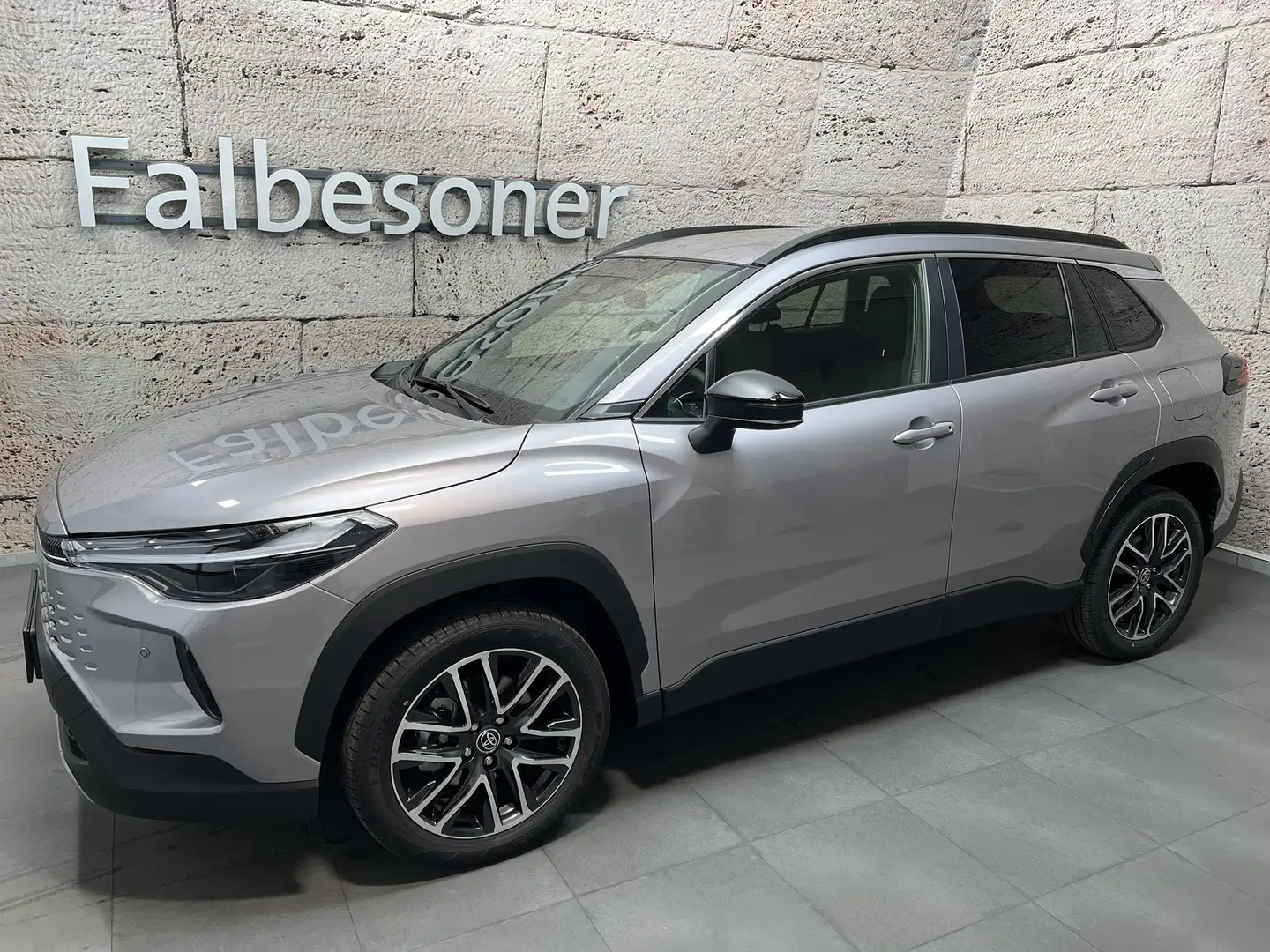 Toyota Corolla Cross 2,0 Hybrid Teamplayer AWD 180PS Grau - 2