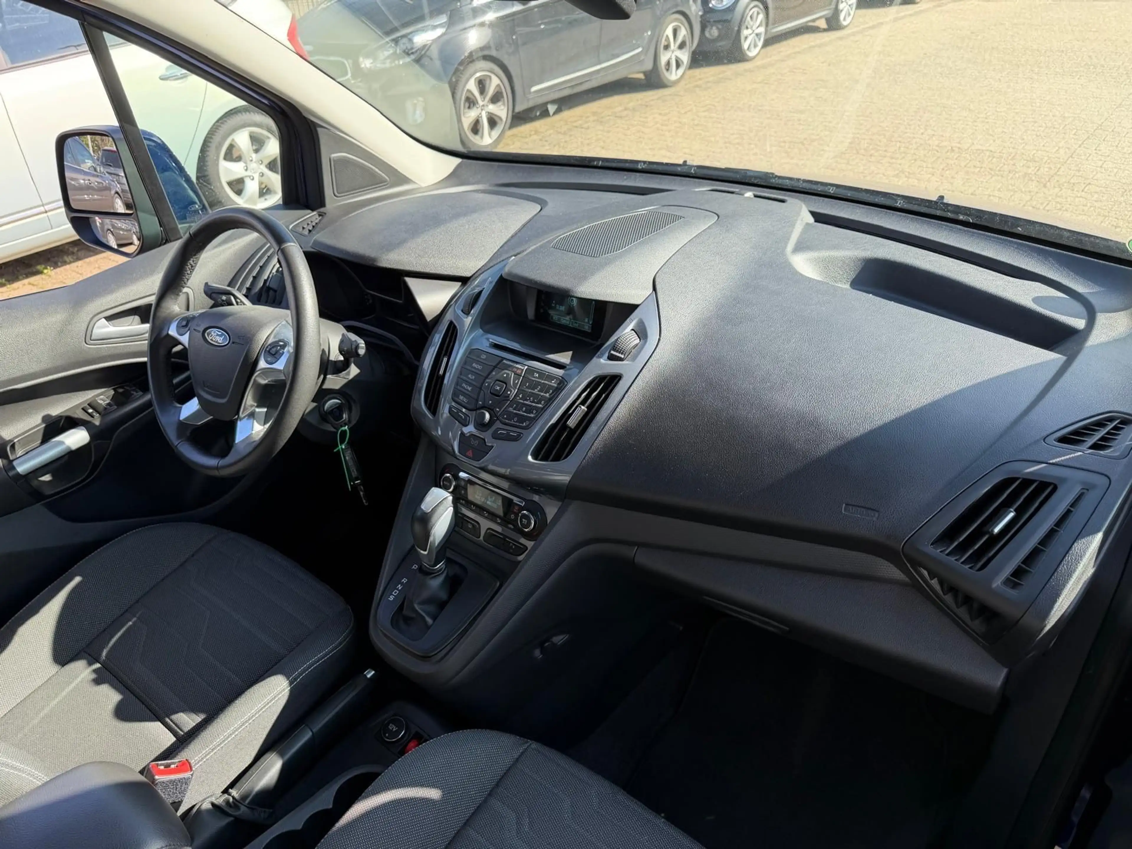 Ford Tourneo Connect Titanium PANO*KLIMAAUT*TEMP*AHK* — photo 8