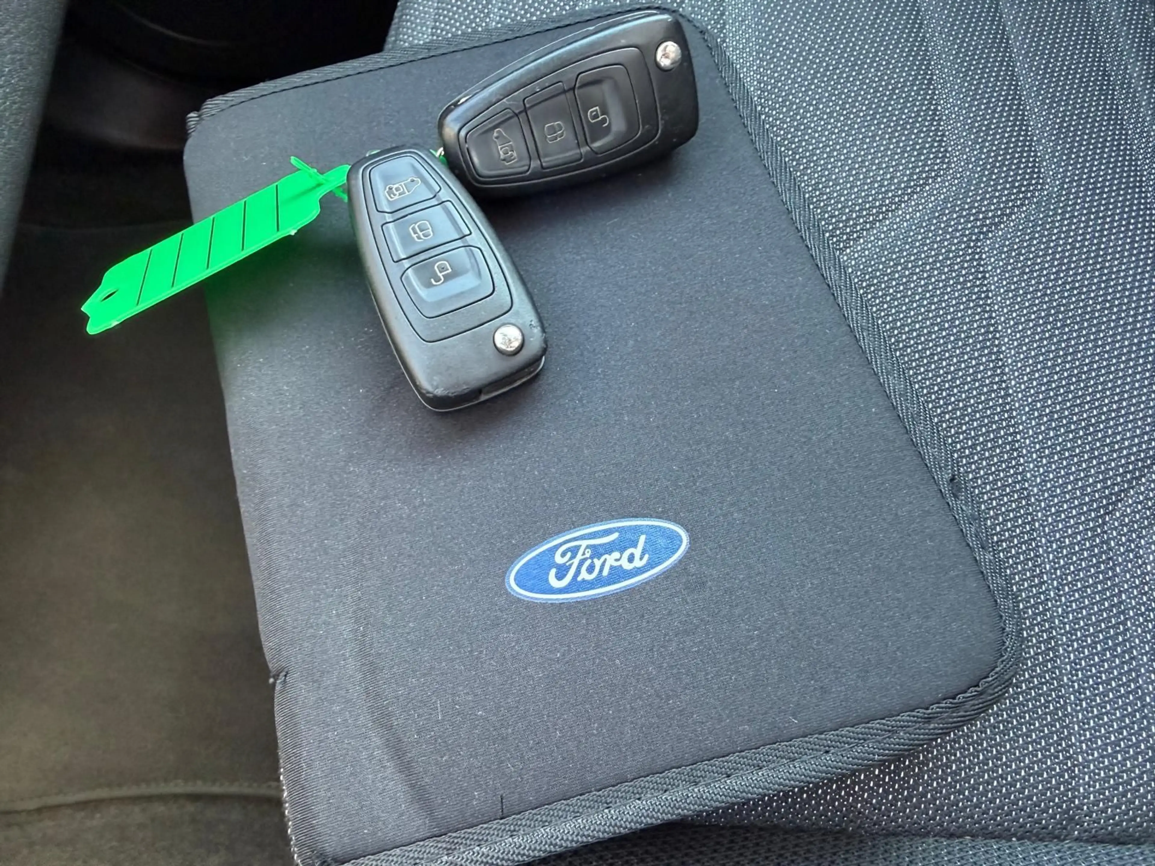 Ford Tourneo Connect Titanium PANO*KLIMAAUT*TEMP*AHK* — photo 13
