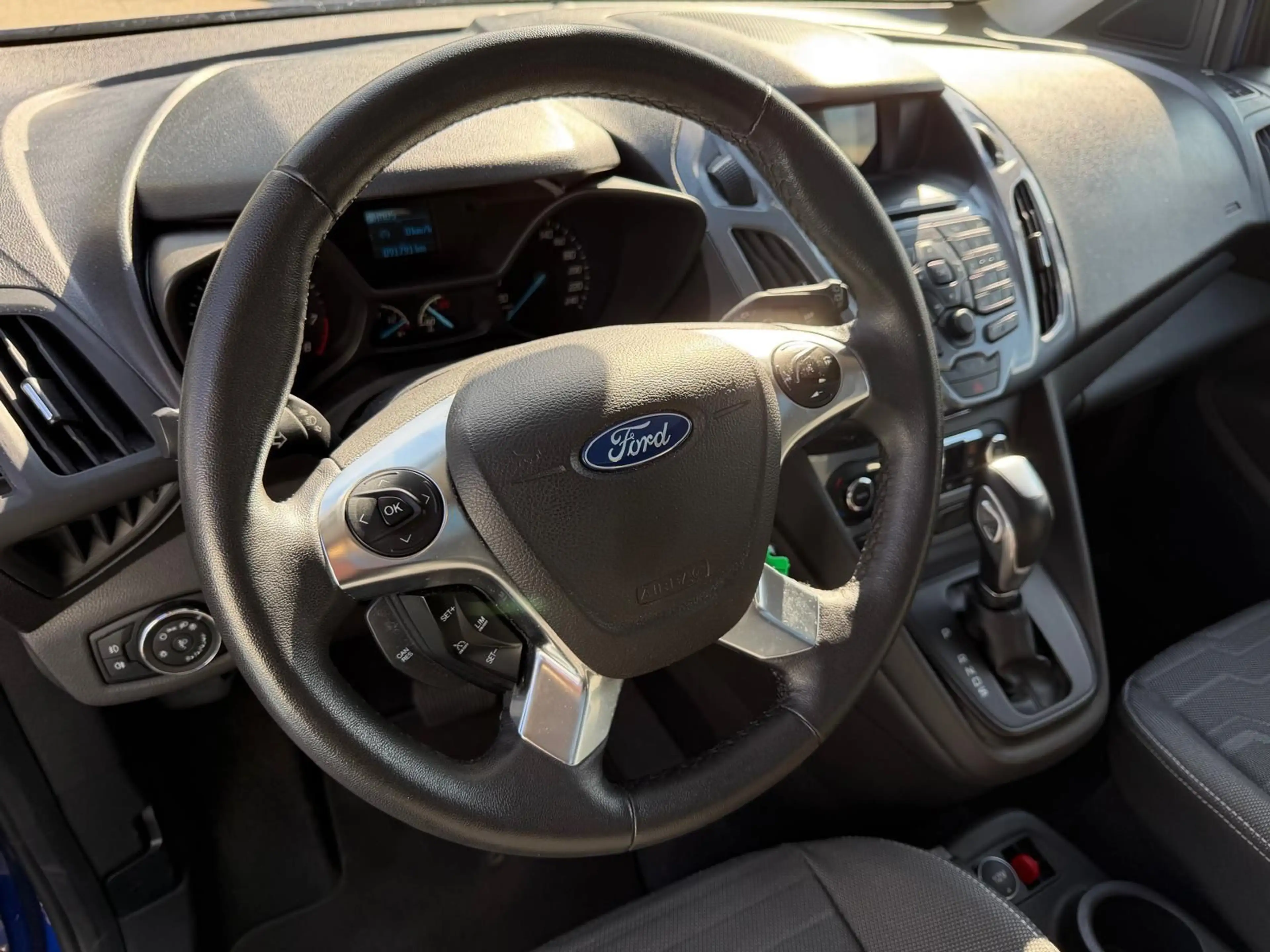 Ford Tourneo Connect Titanium PANO*KLIMAAUT*TEMP*AHK* — photo 11