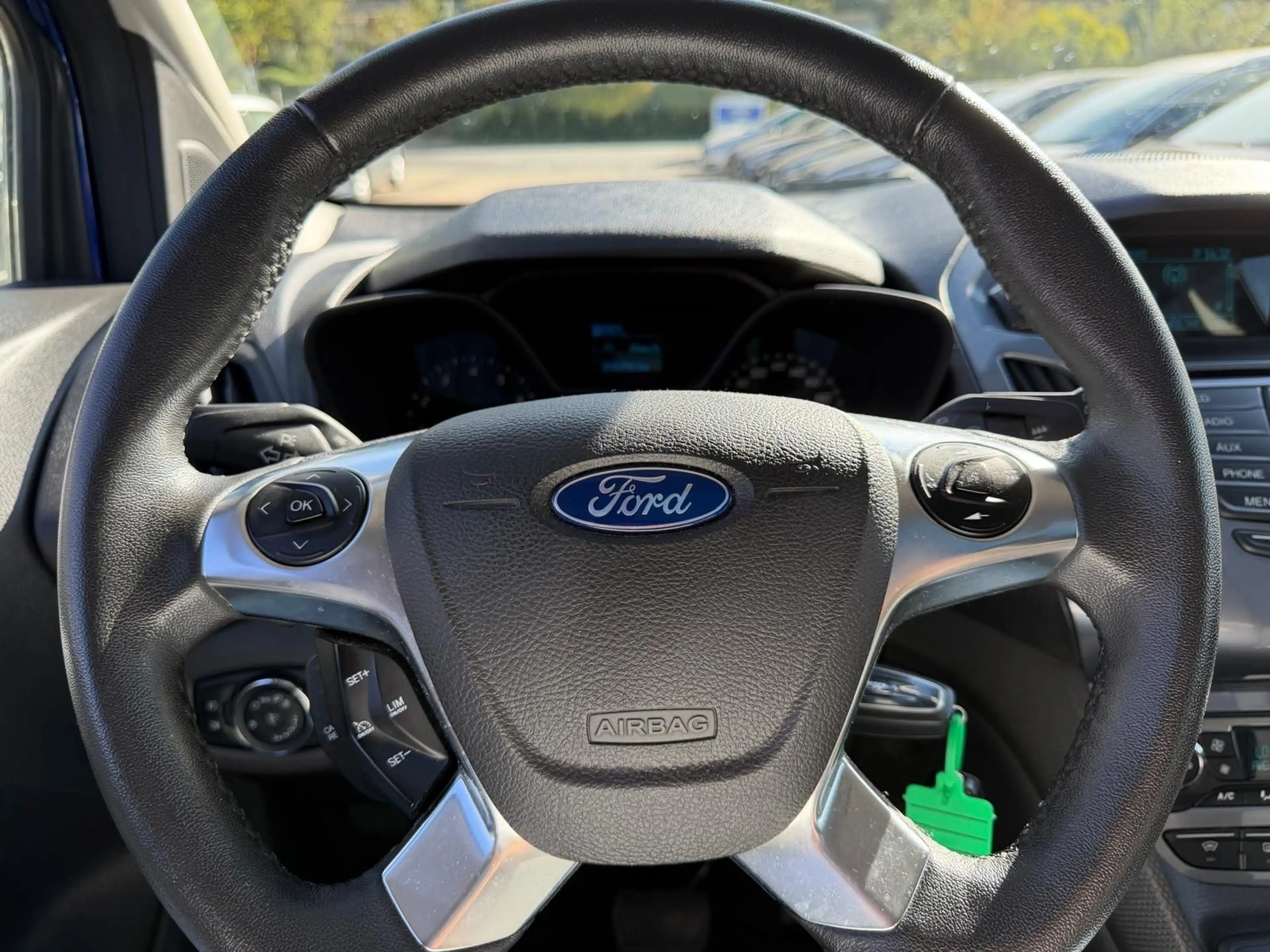 Ford Tourneo Connect Titanium PANO*KLIMAAUT*TEMP*AHK* — photo 12