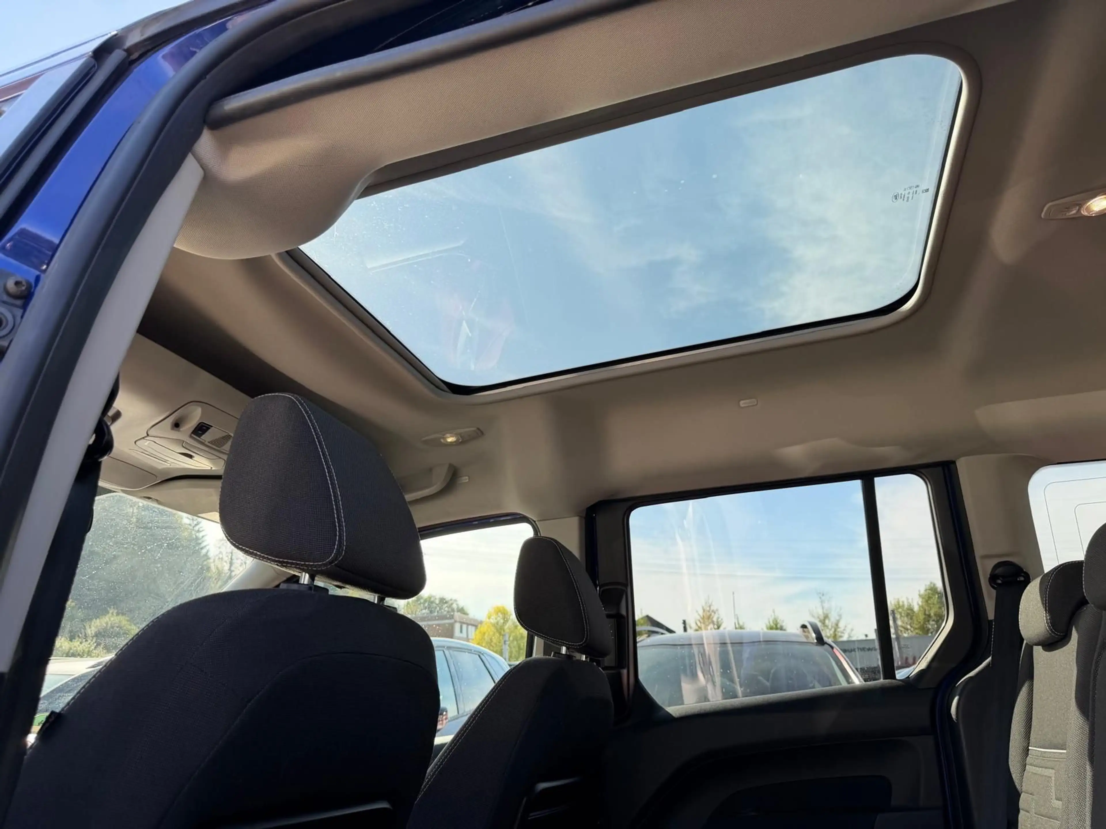 Ford Tourneo Connect Titanium PANO*KLIMAAUT*TEMP*AHK* — photo 5