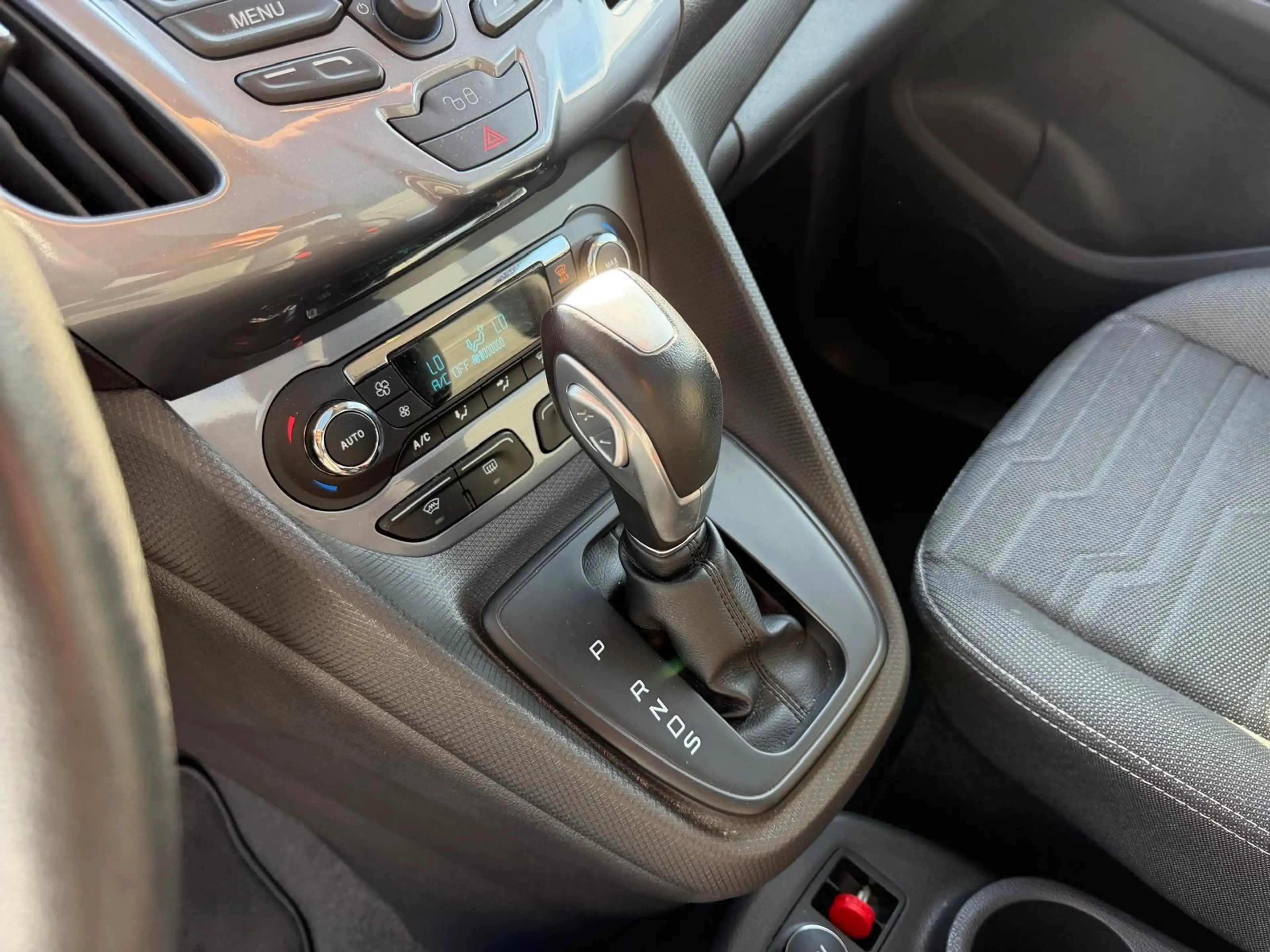 Ford Tourneo Connect Titanium PANO*KLIMAAUT*TEMP*AHK* — photo 10