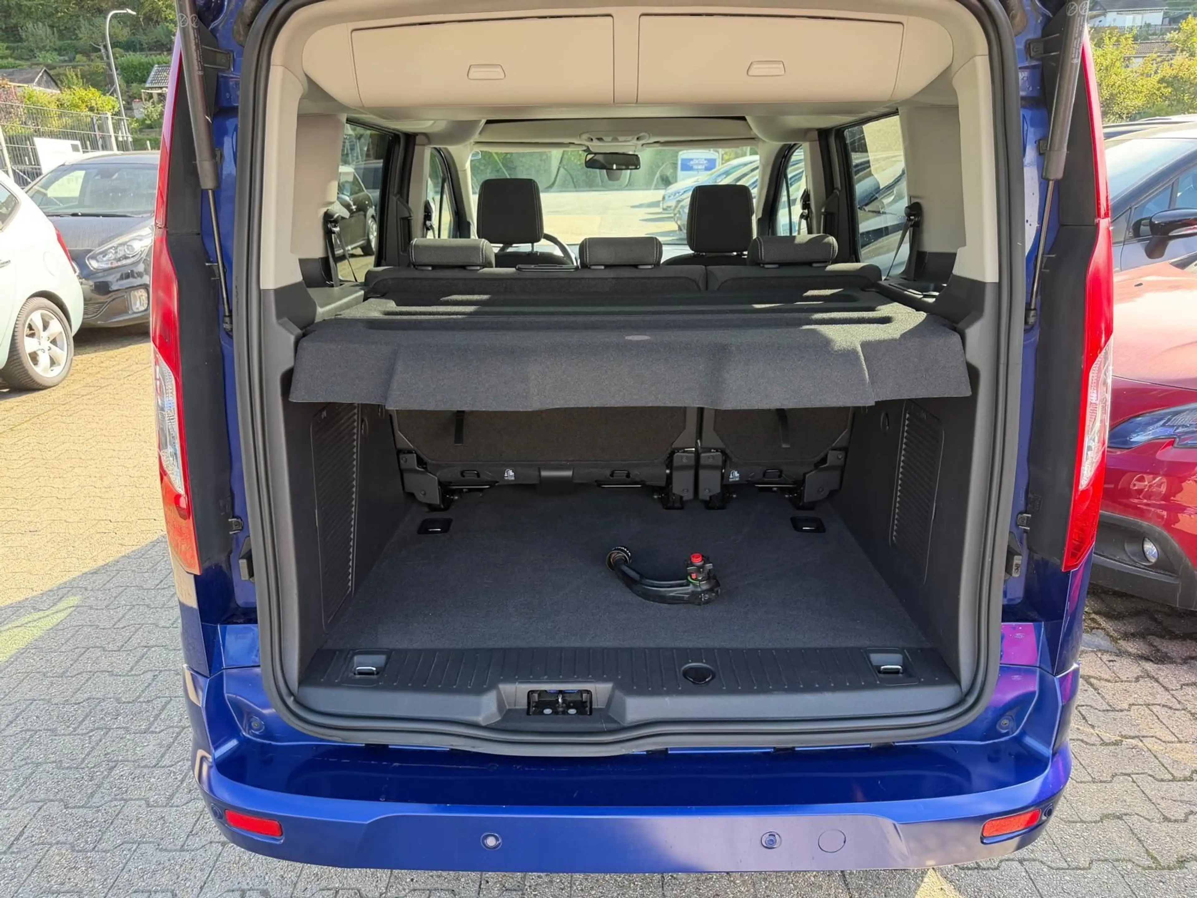 Ford Tourneo Connect Titanium PANO*KLIMAAUT*TEMP*AHK* — photo 4