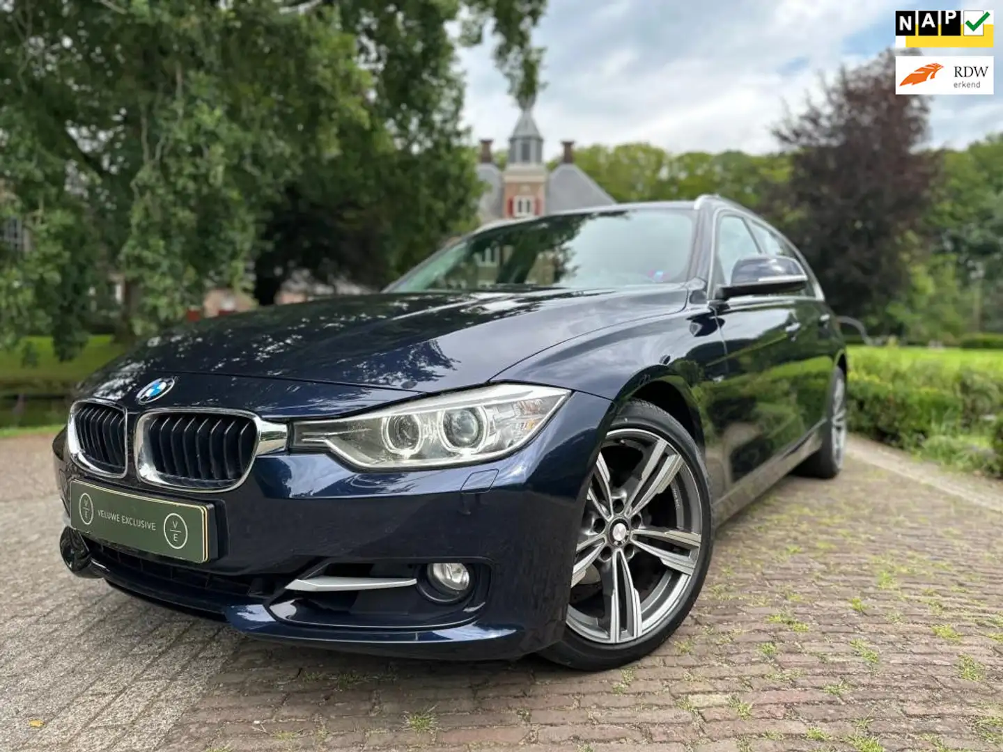 BMW 320 3-serie Touring 320i Executive Sport | Navi | BT | Blauw - 1