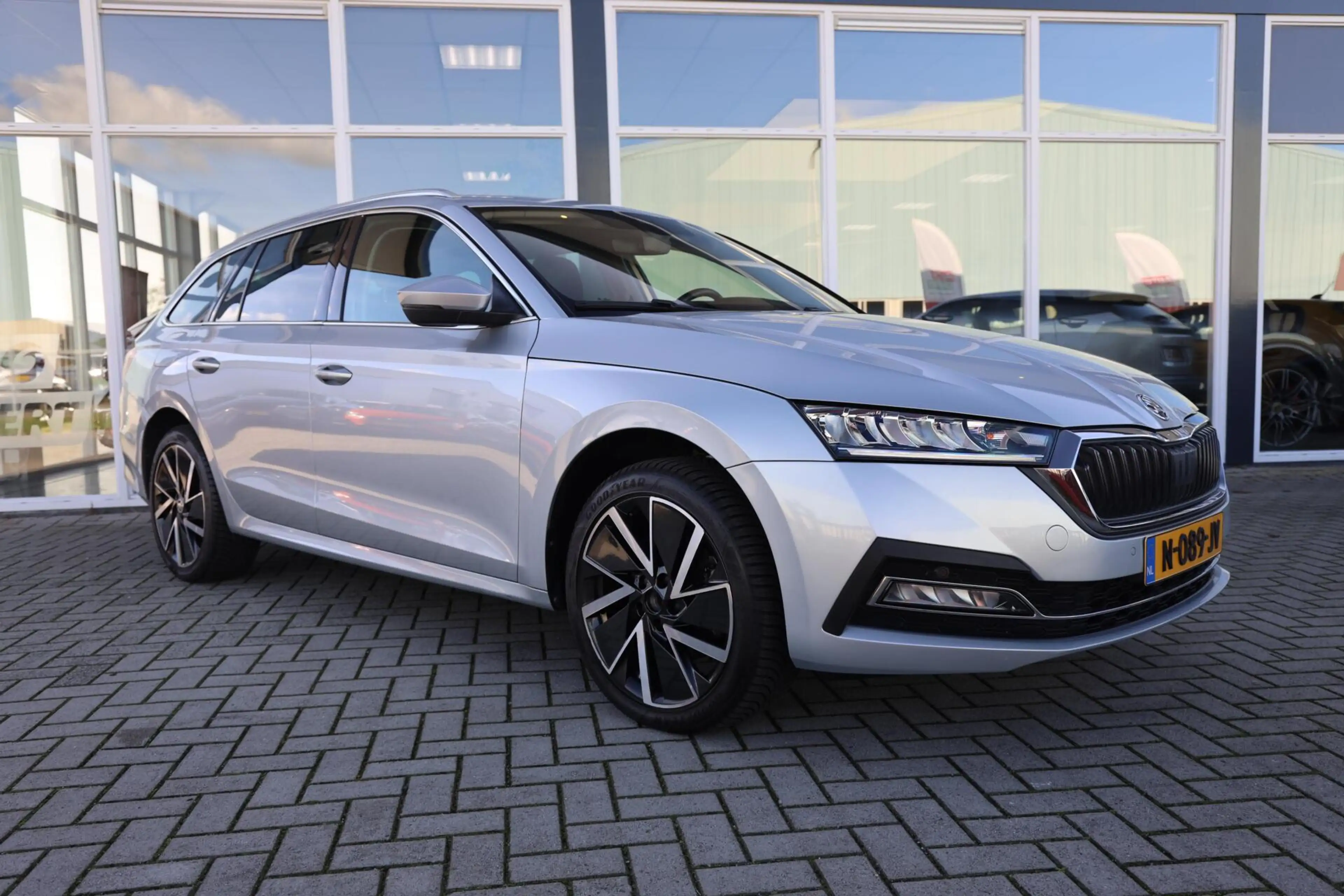 Skoda Octavia Combi 1.4 TSI iV PHEV Business Edition|Trekhaak|Di — photo 2