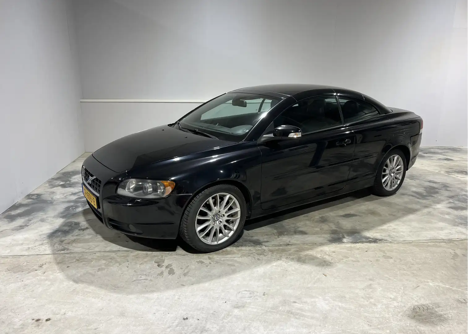 Volvo C70 Convertible 2.4 Kinetic met stoelverwarming Fekete - 1