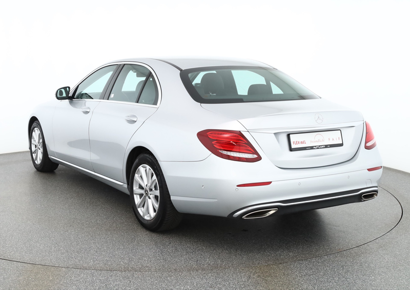 Mercedes-Benz E 200 E200 Avantgarde LED Kamera Navi Sitzheizung — photo 3