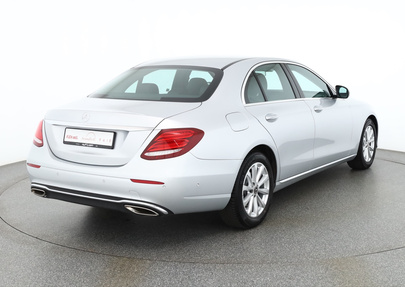 Mercedes-Benz E 200 E200 Avantgarde LED Kamera Navi Sitzheizung — photo 5