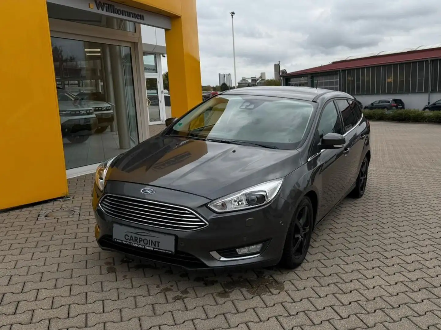 Ford Focus Turnier 1.0 EcoBoost KAT Titanium Navi Grau - 1