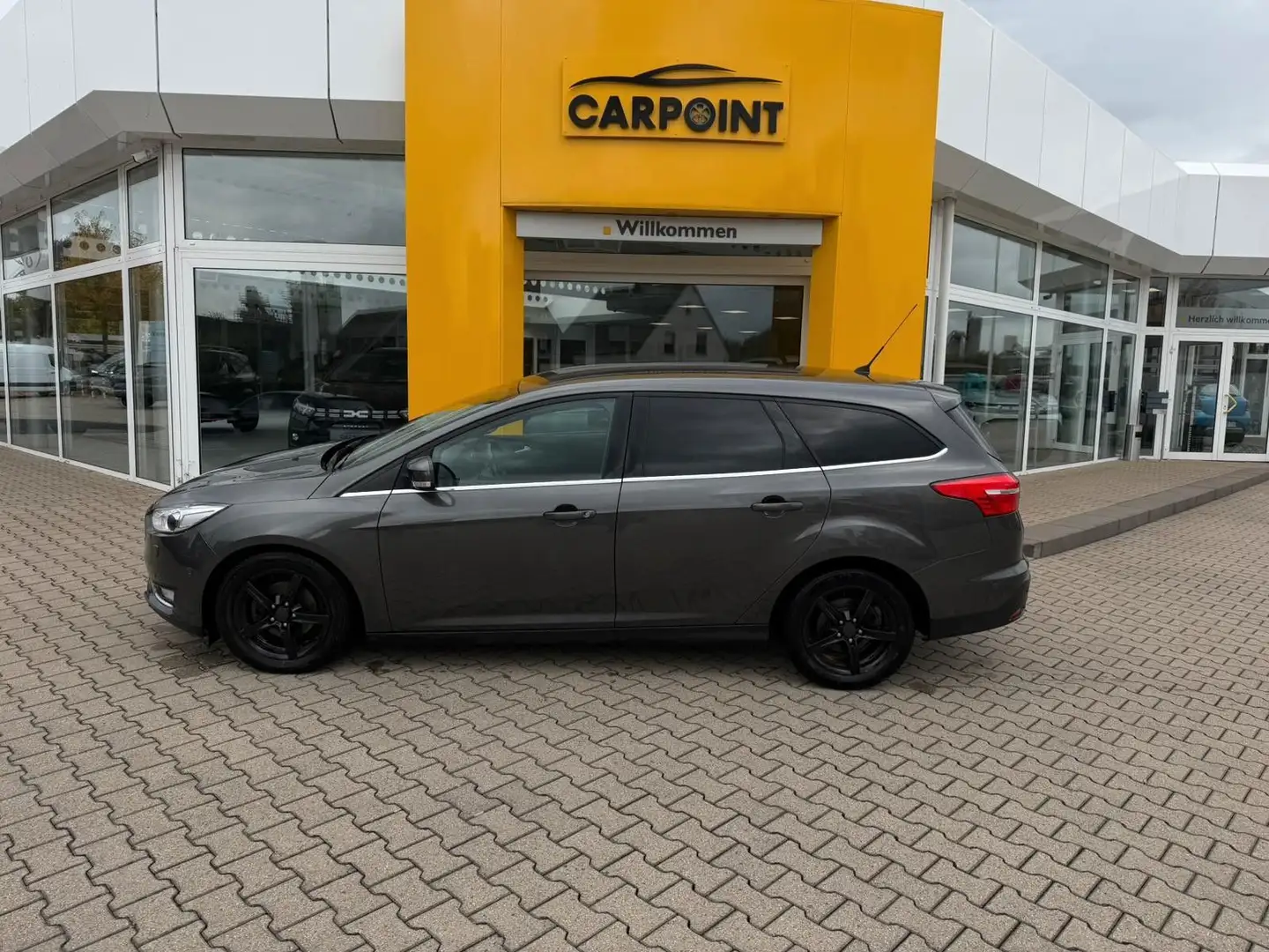 Ford Focus Turnier 1.0 EcoBoost KAT Titanium Navi Grau - 2