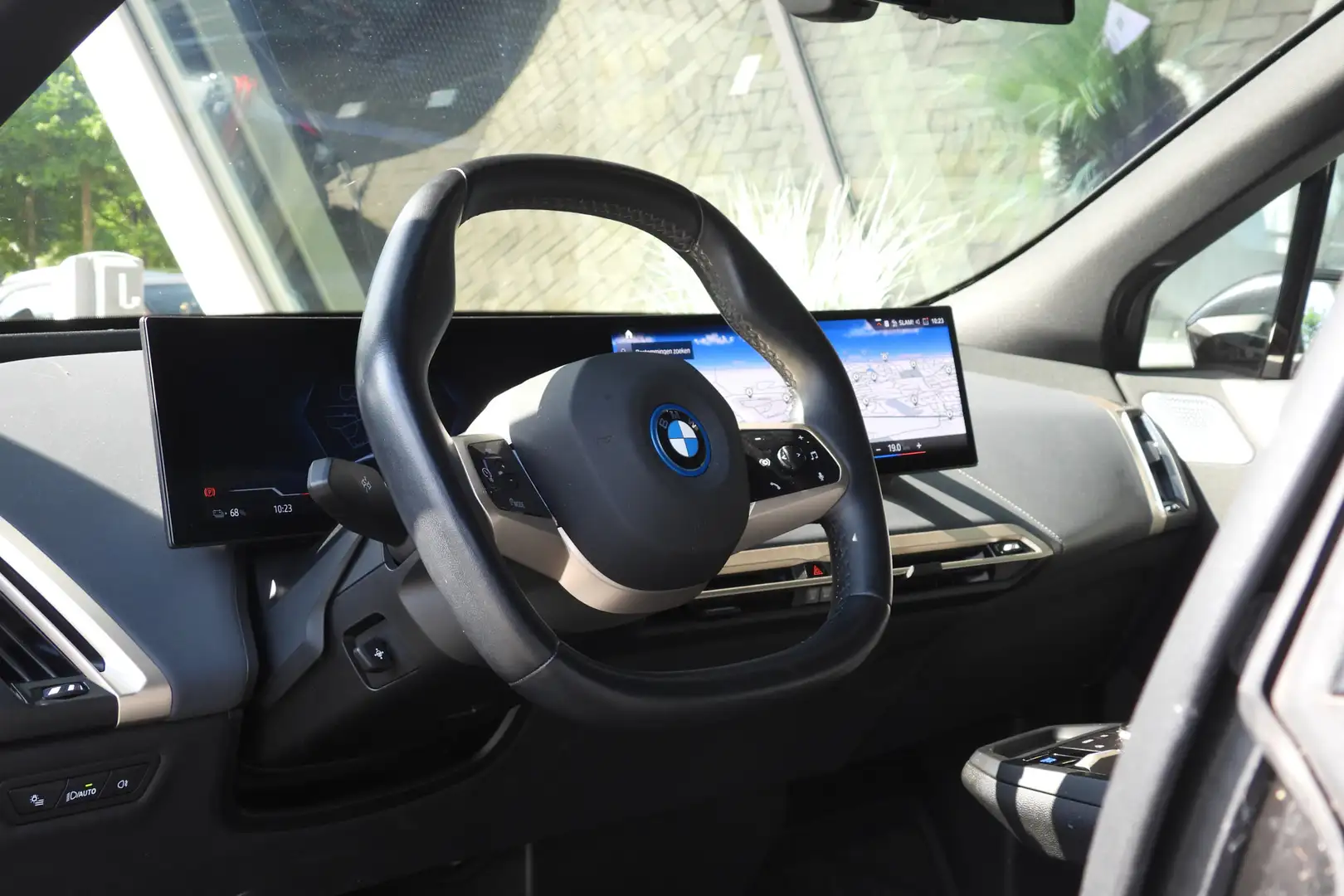 BMW iX M60 / Panoramadak / Trekhaak / Soft-Close / Active Grijs - 2