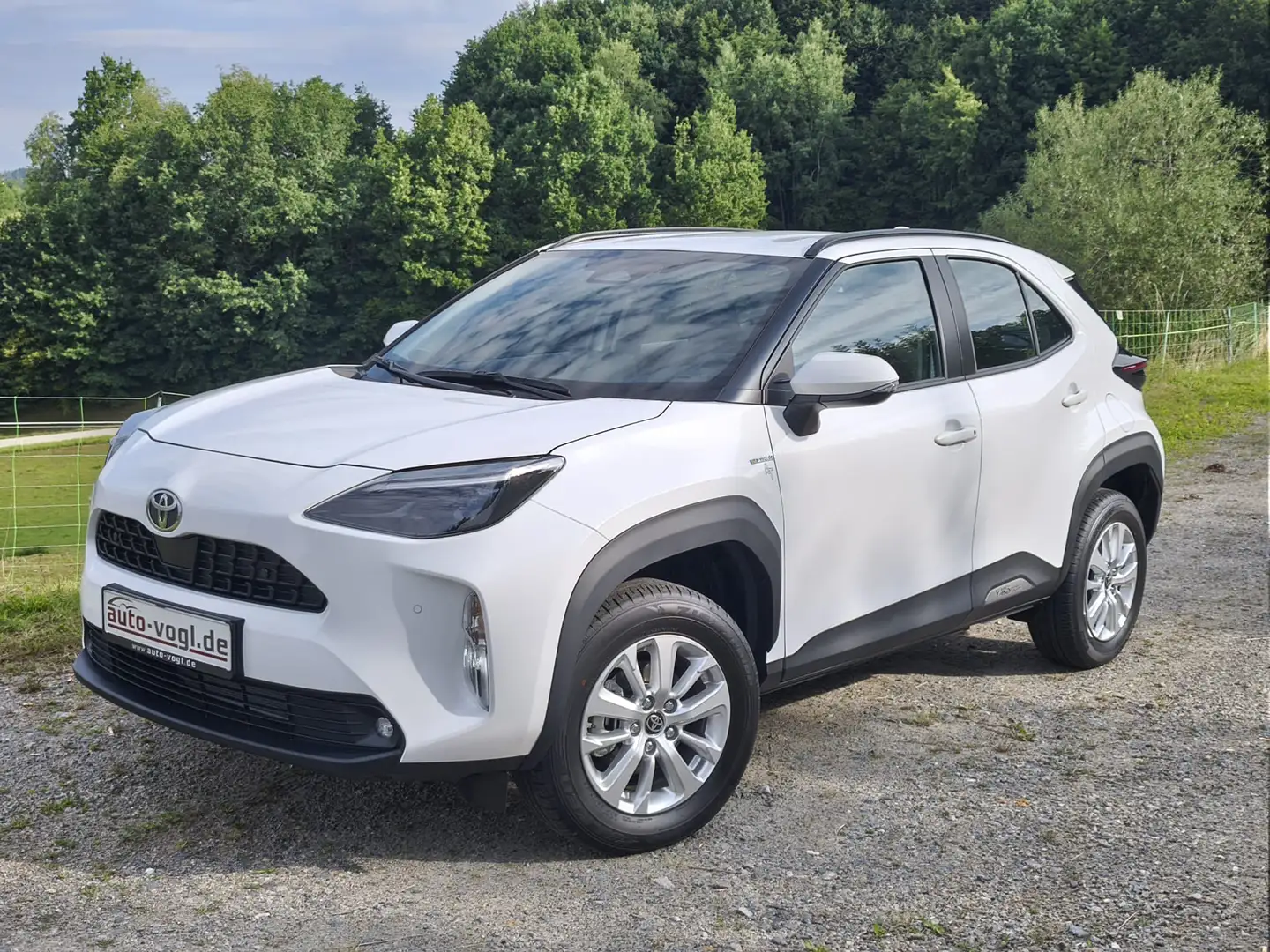 Toyota Yaris Cross Hybrid 116 1.5 VVT-i AWD-i Comfort "Allrad" RFK Weiß - 1