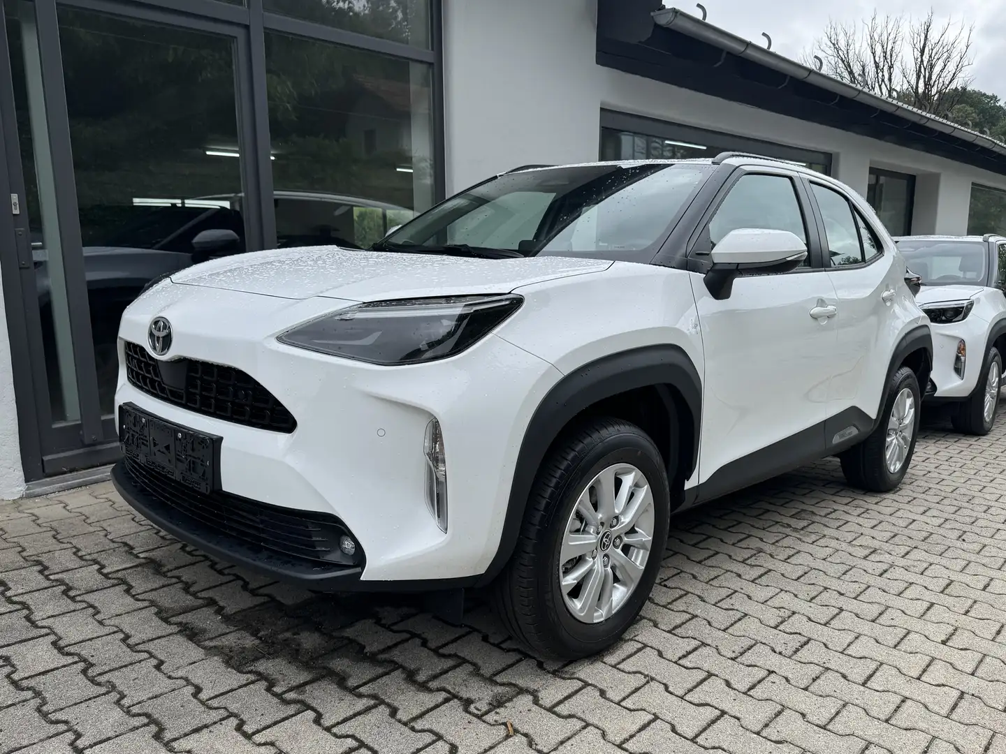 Toyota Yaris Cross Hybrid 116 1.5 VVT-i AWD-i Comfort "Allrad" RFK Biały - 1