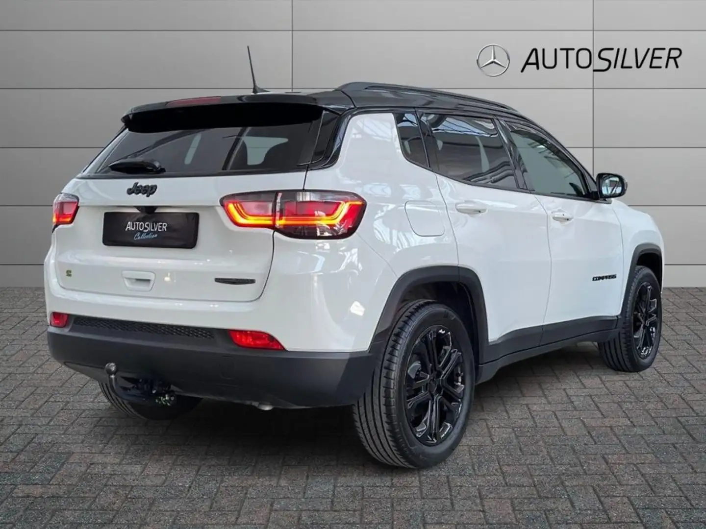 Jeep Compass 1.5 Turbo T4 130 CV MHEV 2WD Night Eagle Bianco - 2