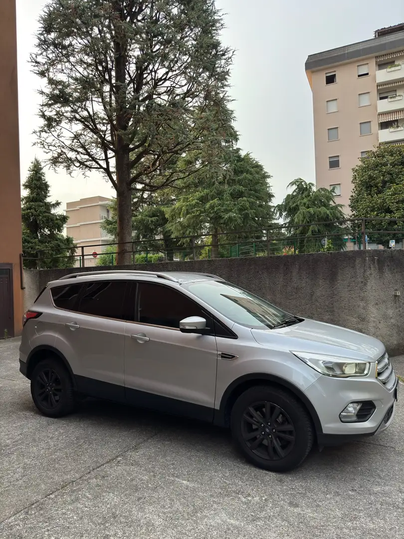 Ford Kuga 1.5 tdci Plus s&s 2wd 120cv Argento - 2