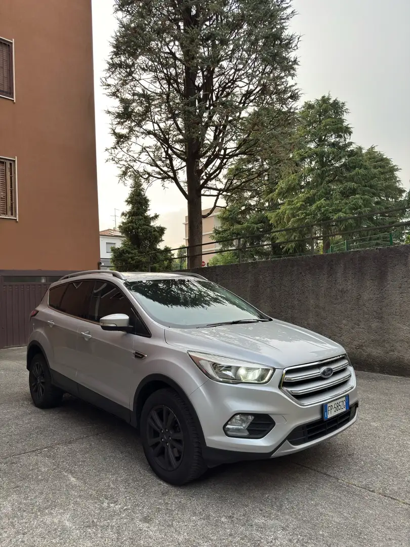 Ford Kuga 1.5 tdci Plus s&s 2wd 120cv Argento - 1