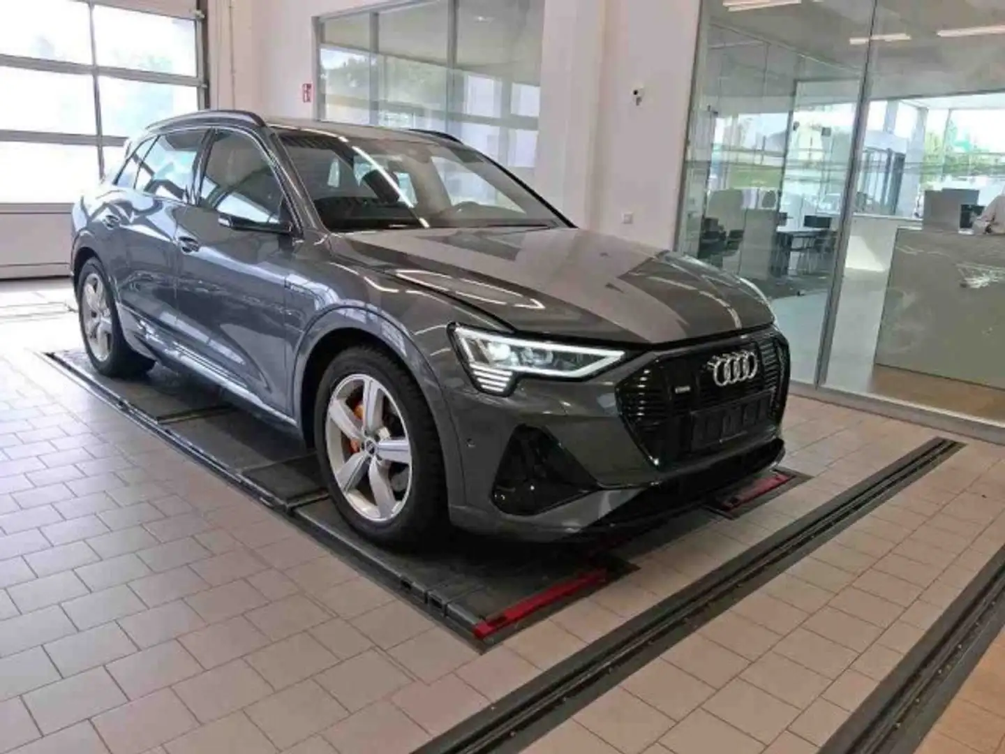 Audi e-tron S line quattro 55 300kW (Matrix,Pano,B&O) Klima Grijs - 2