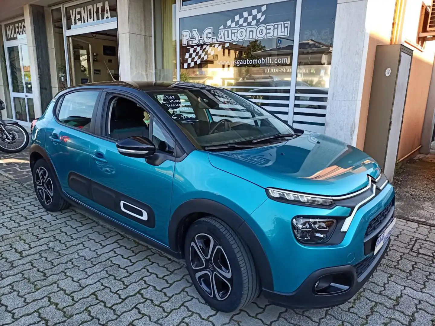 Citroen C3 PureTech 83 S&S Feel Pack Blau - 1