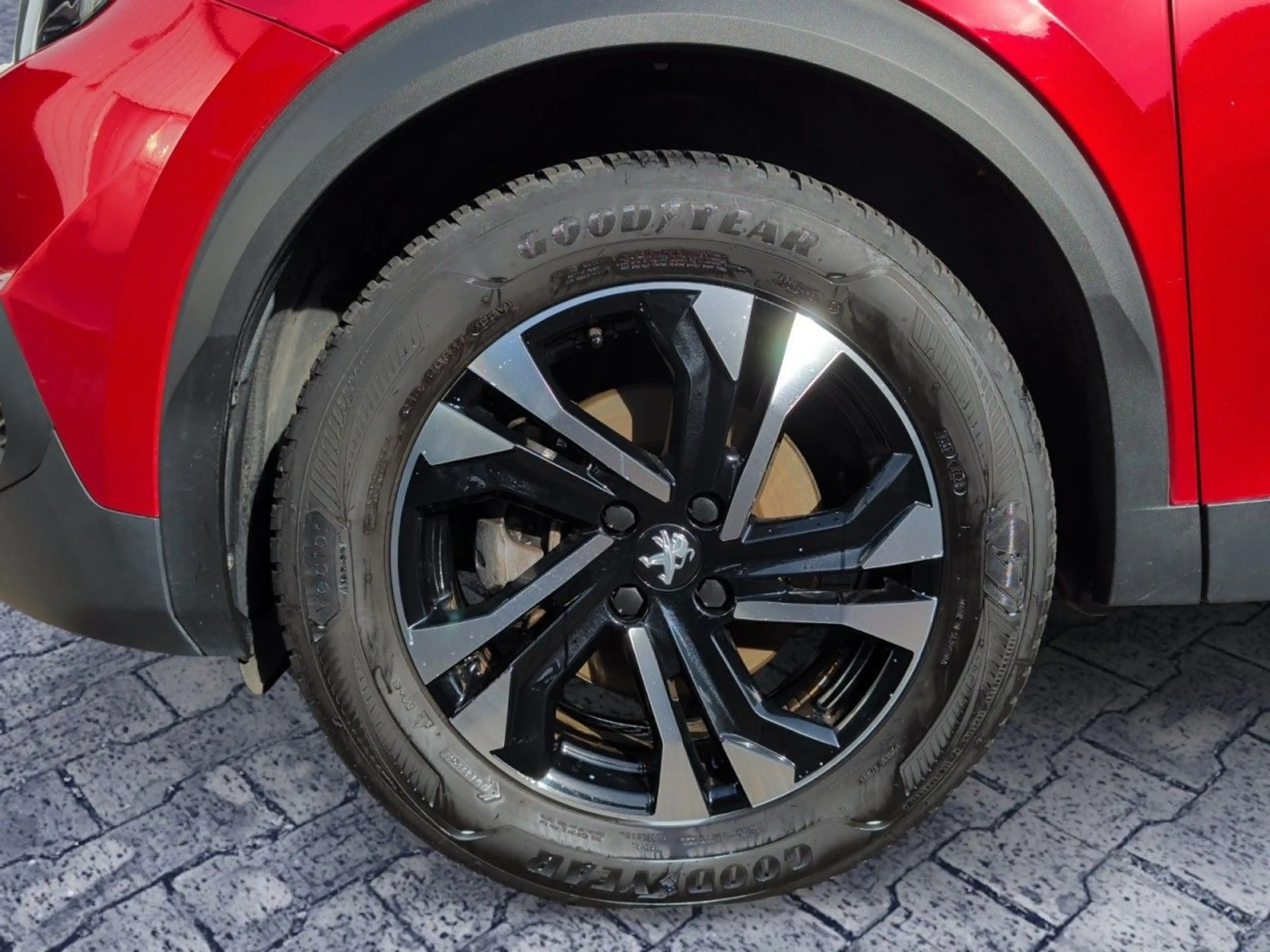 Peugeot 2008 -e Allure Navi-LED+Sitzheizung — photo 11