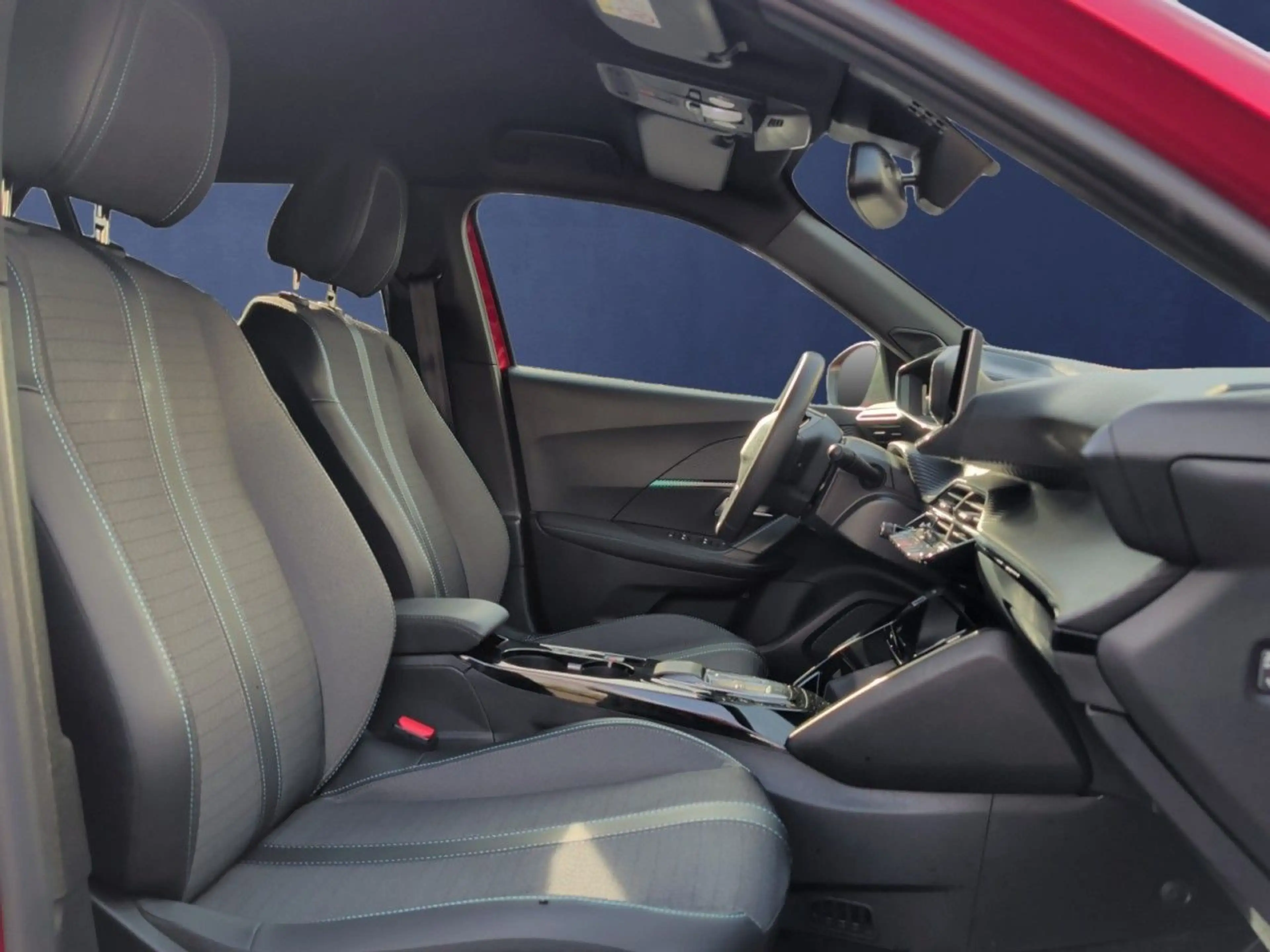 Peugeot 2008 -e Allure Navi-LED+Sitzheizung — photo 12