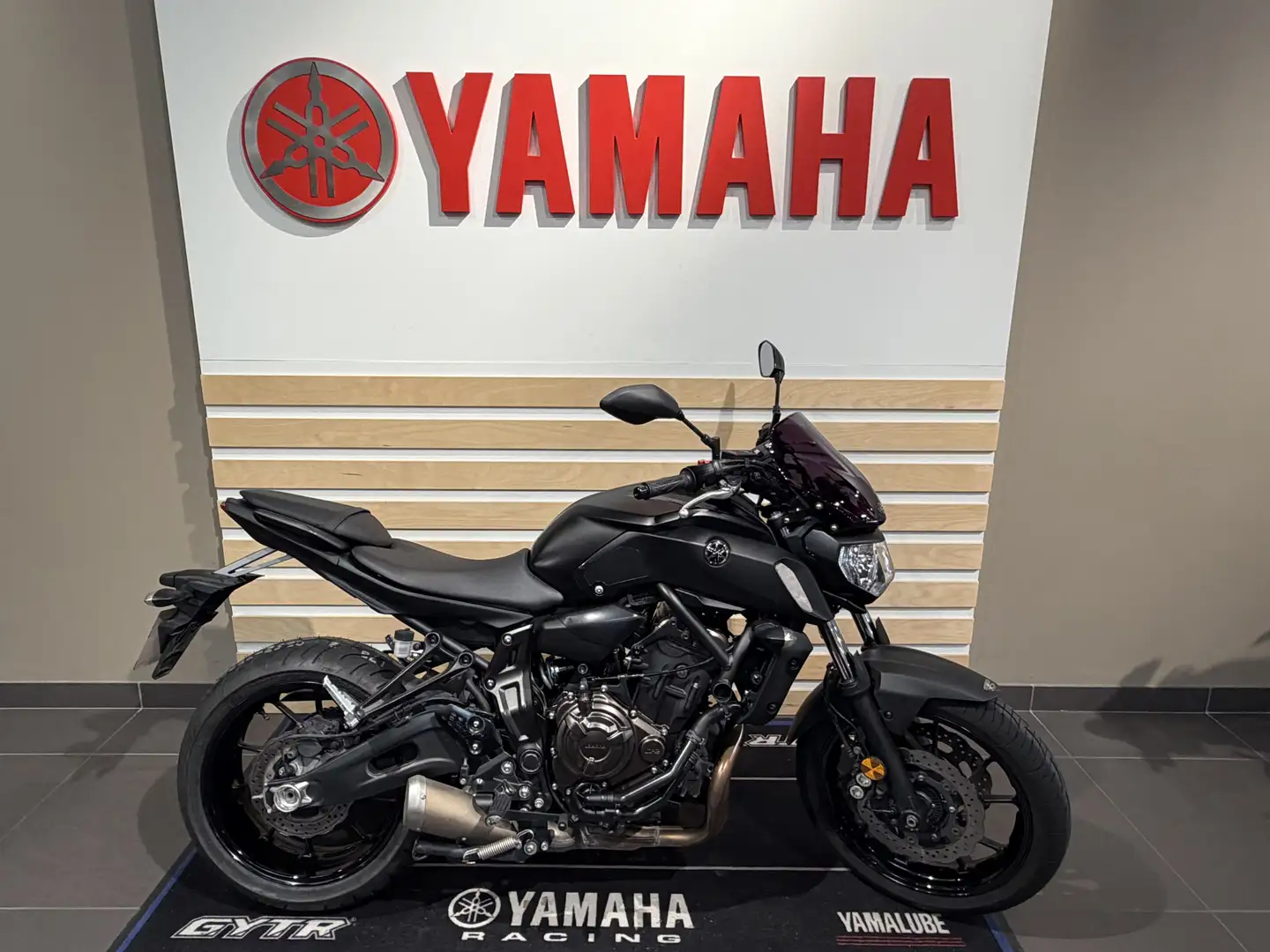 Yamaha MT-07 Schwarz - 1