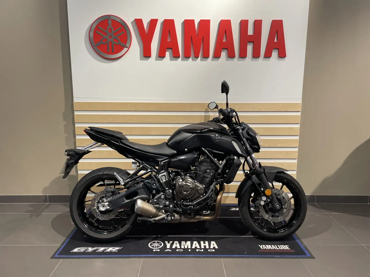 Yamaha MT-07 Noir - 1