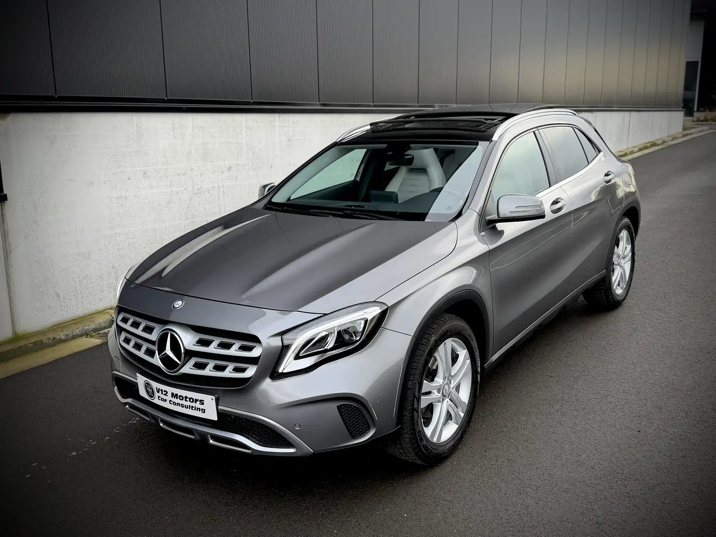 Mercedes-Benz GLA 180 GLA 180 Gris - 1