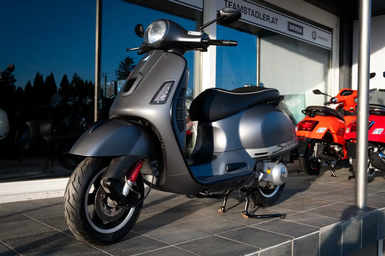 Vespa GTS 300 Gris - 2