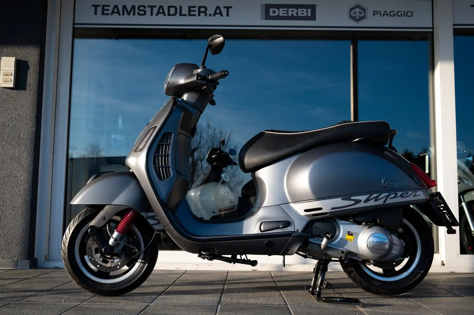 Vespa GTS 300 Grey - 1