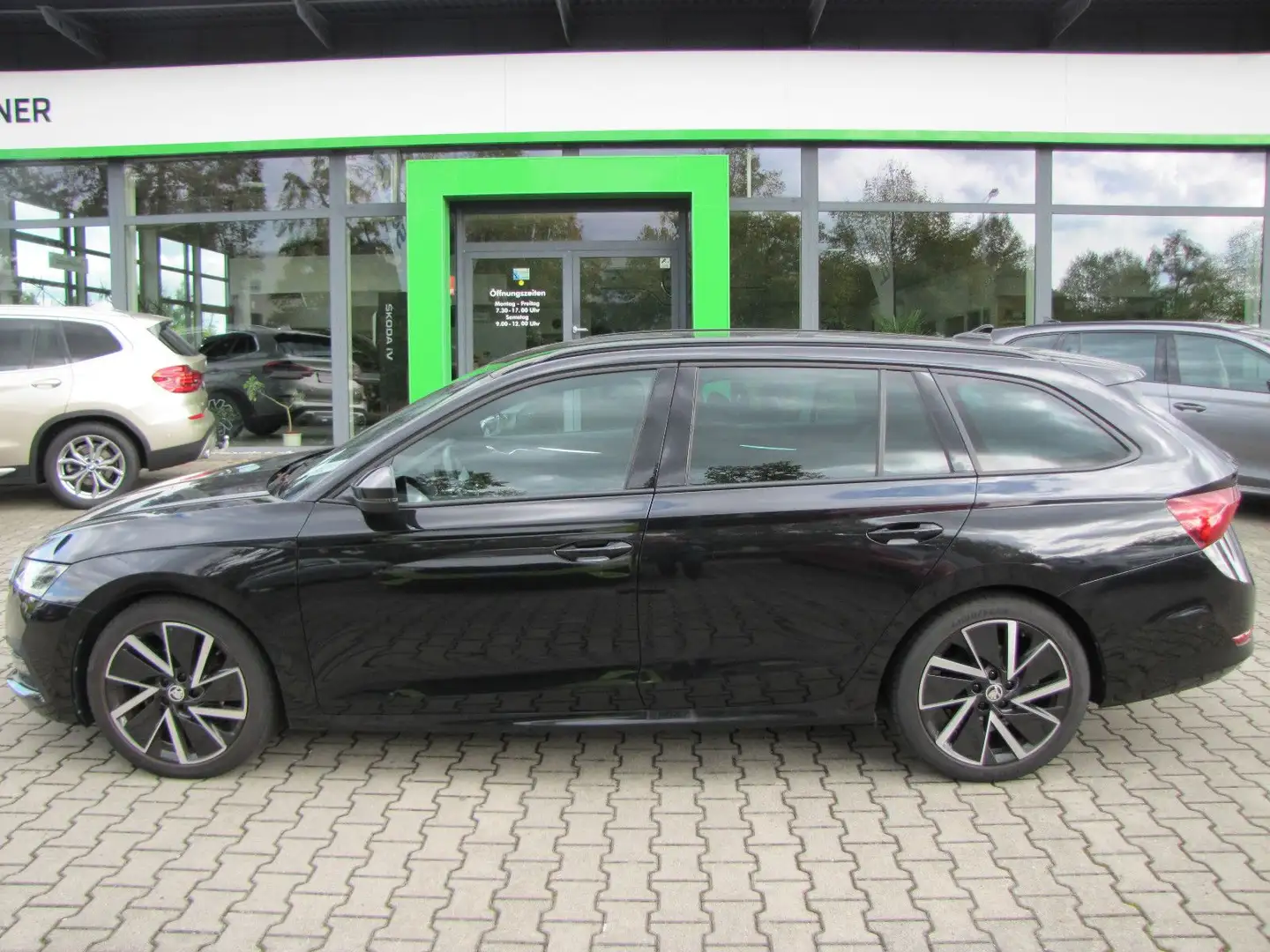 Skoda Octavia Combi First Edition Schwarz - 2