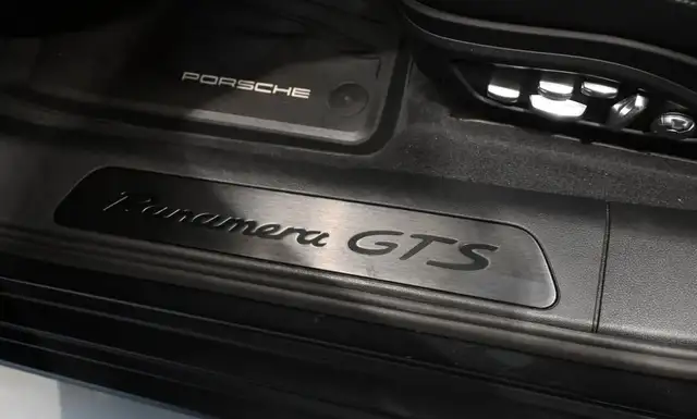 Porsche Panamera view 11
