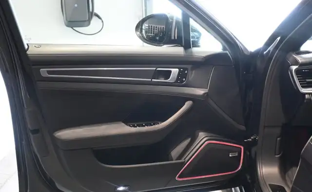 Porsche Panamera view 10