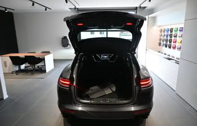 Porsche Panamera view 9