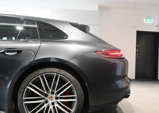 Porsche Panamera view 7