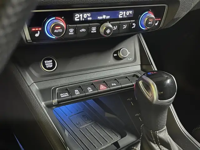 Audi Q3 view 23
