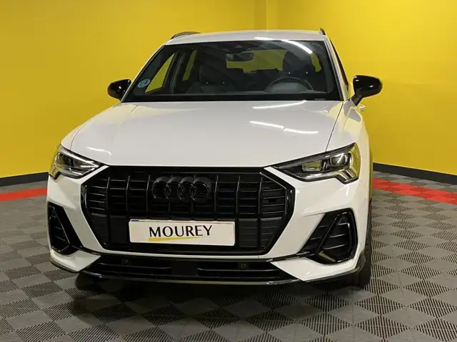Audi Q3 view 27