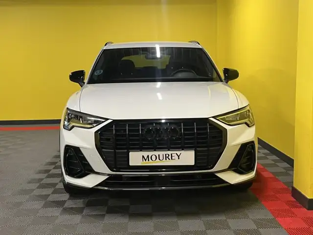 Audi Q3 view 2