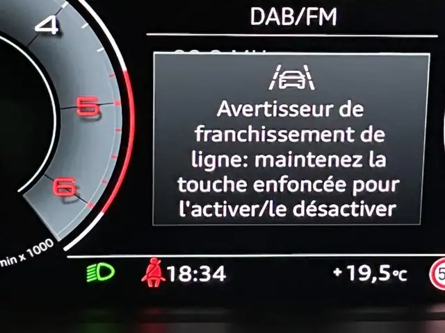 Audi Q3 view 21