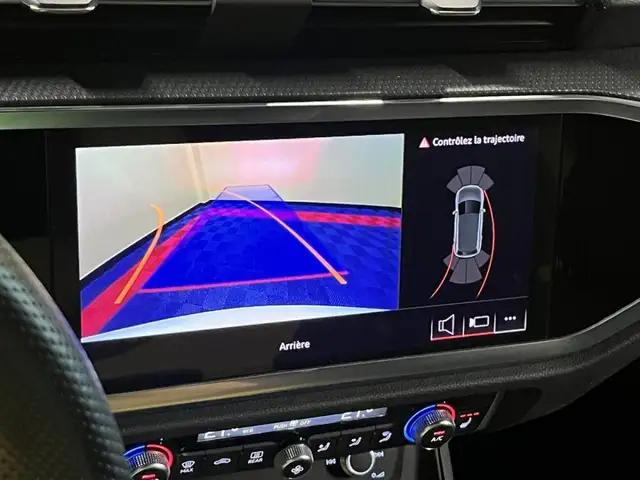 Audi Q3 view 12